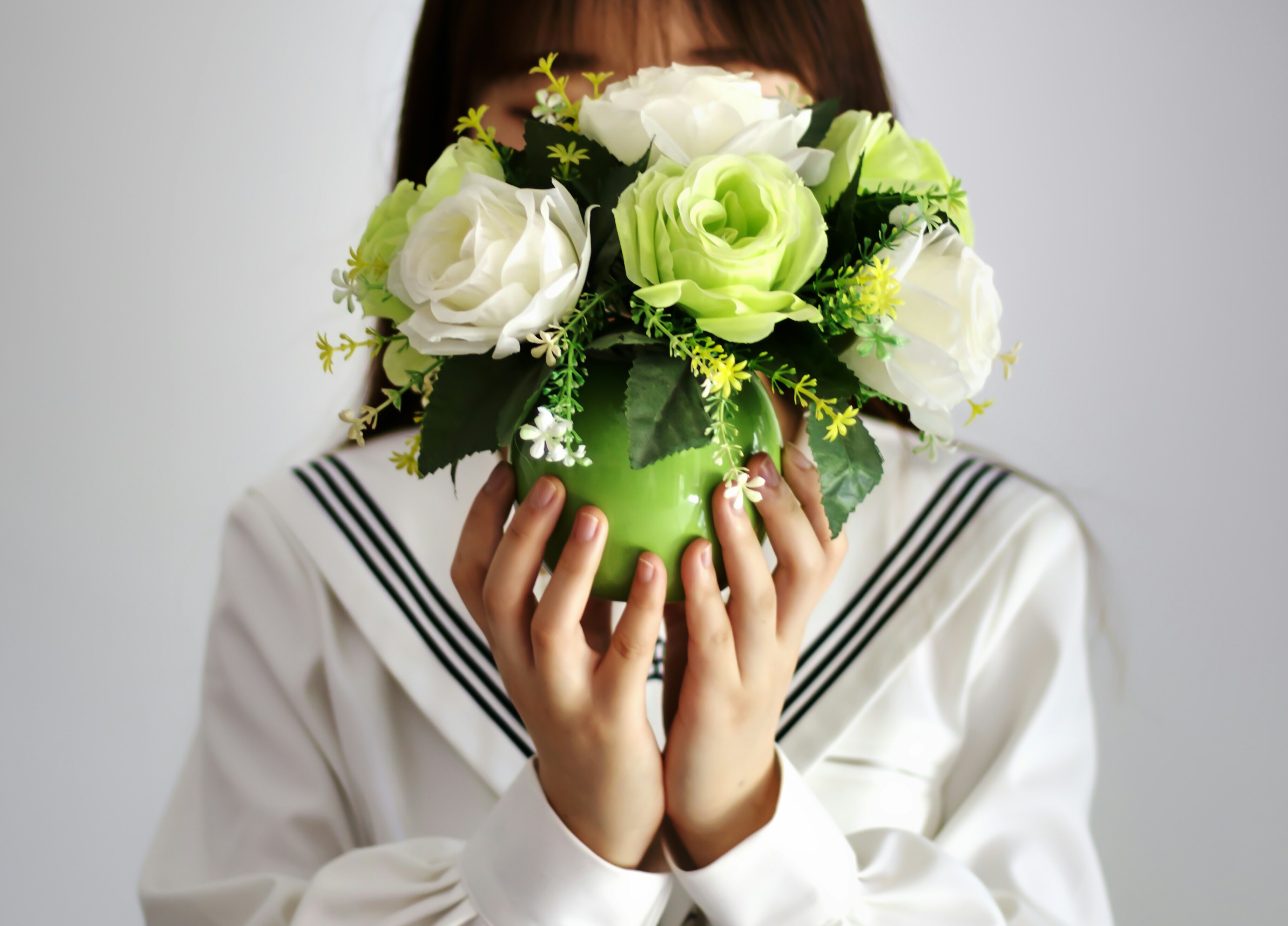 花束を持った少女